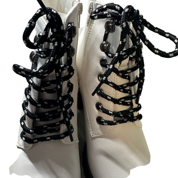 Seven7 White and Black Flatiron Boots Y2K NWOT Size 9 Platform 3.5” Heel - Picture 10 of 10